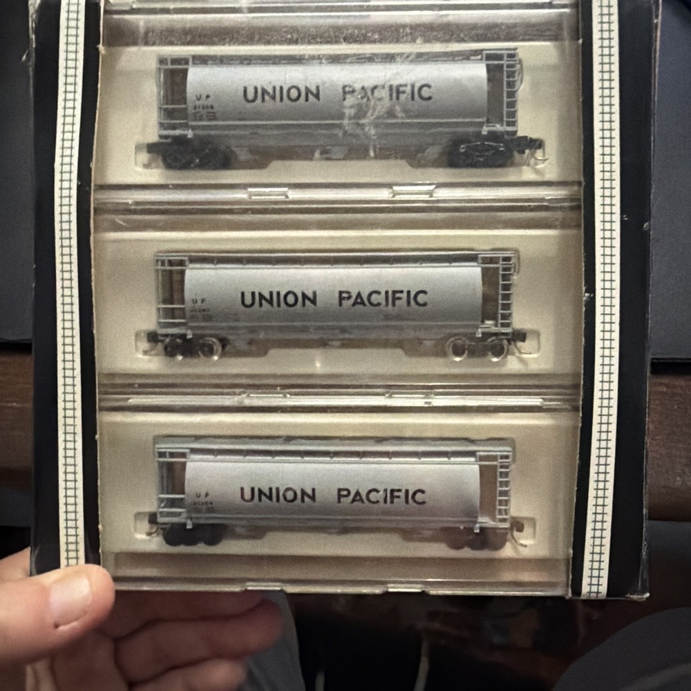 DELAWARE VALLEY UNION PACIFIC CYLINDRICAL HOPPER 3-PACK (N GAUGE) V.1086!